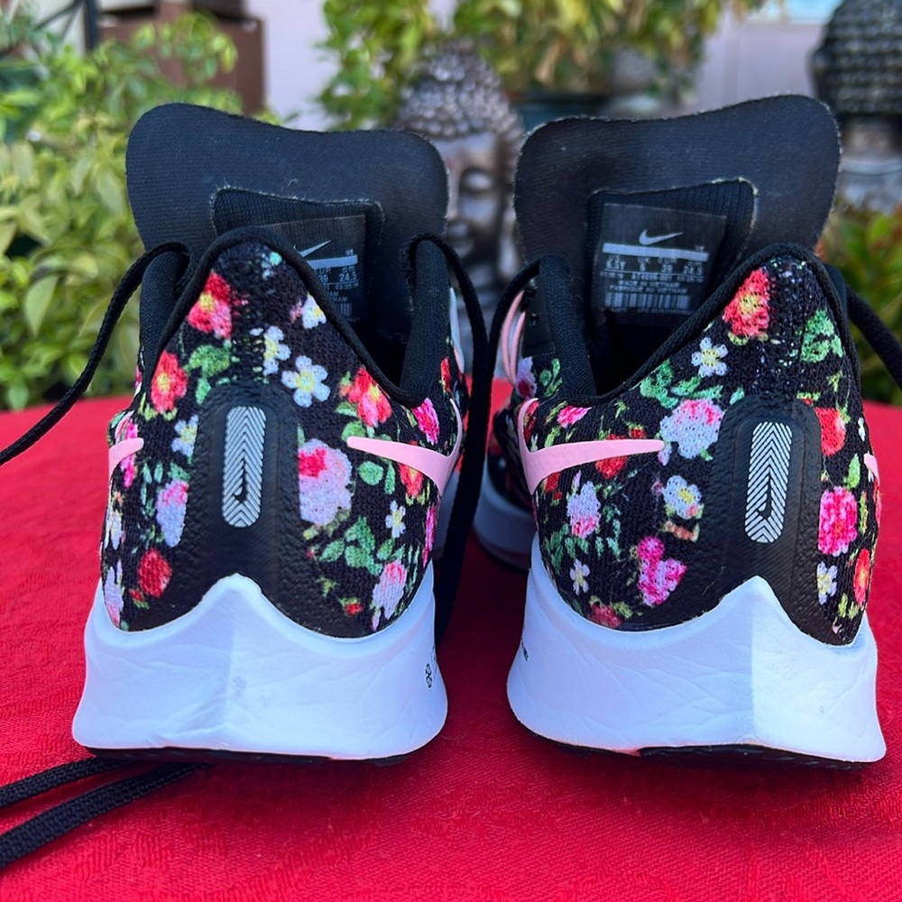 Nike Women's Floral Black Pink Running Sneakers - Picture 9 of 16